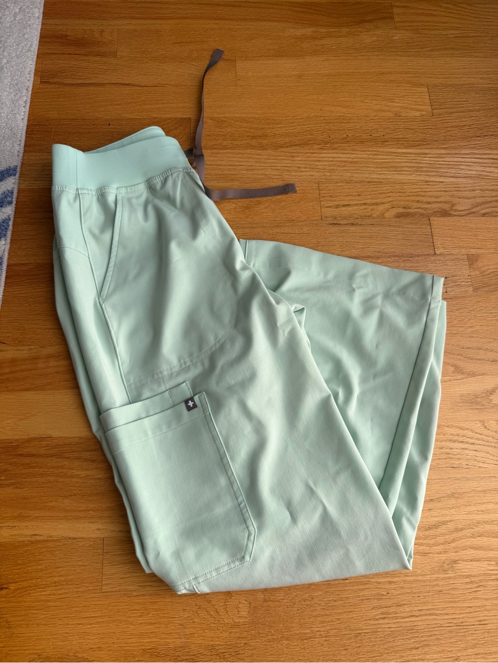 FIGS WOMENS ISABEL HIGH RISE SCRUB PANTS SAGEWATER